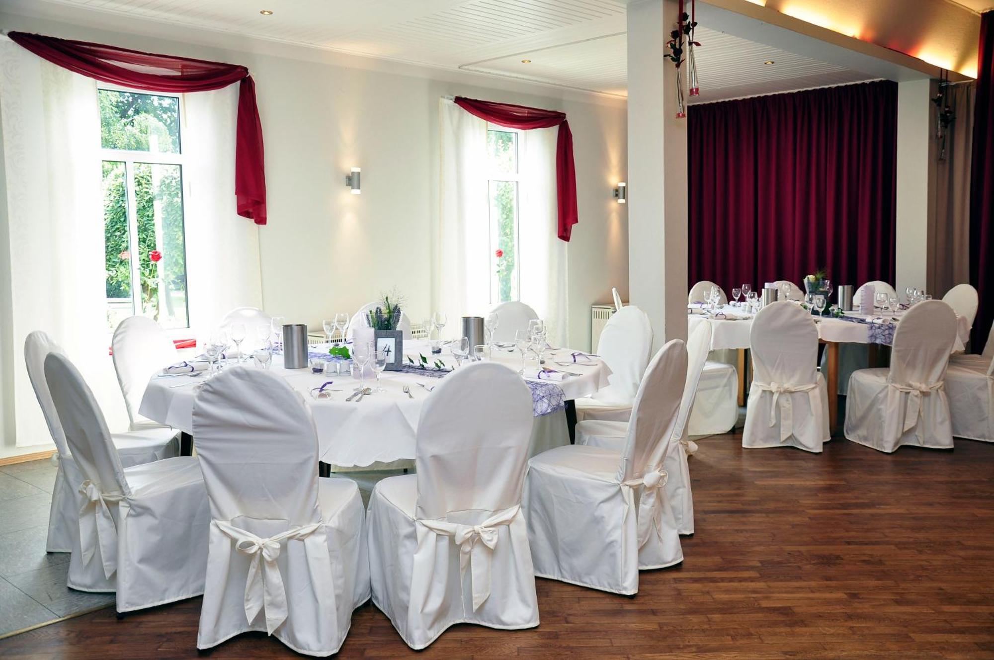 Hotel & Restaurant Zum Deutschen Hause Kirchhatten エクステリア 写真