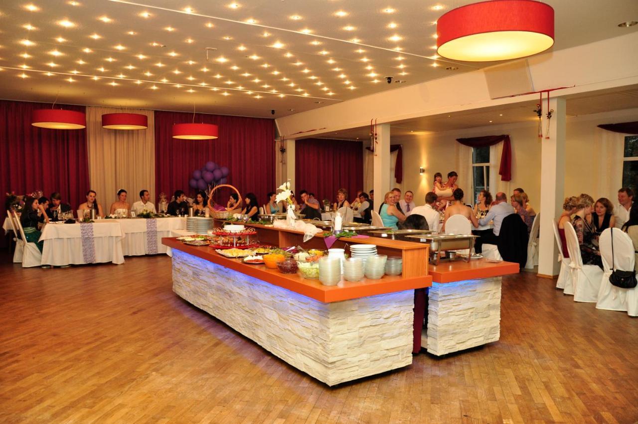Hotel & Restaurant Zum Deutschen Hause Kirchhatten エクステリア 写真